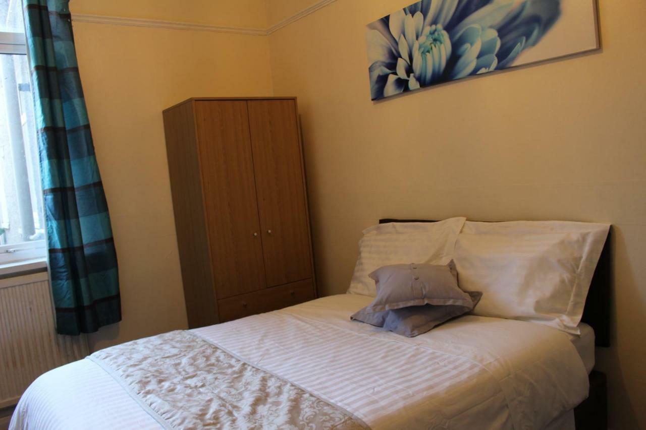 John St Town House - Self Catering - Guesthouse Style - Great Value Family And Double Rooms Workington Bagian luar foto