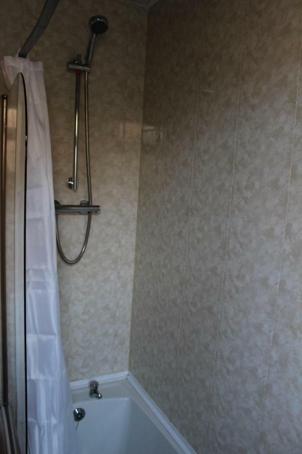John St Town House - Self Catering - Guesthouse Style - Great Value Family And Double Rooms Workington Bagian luar foto